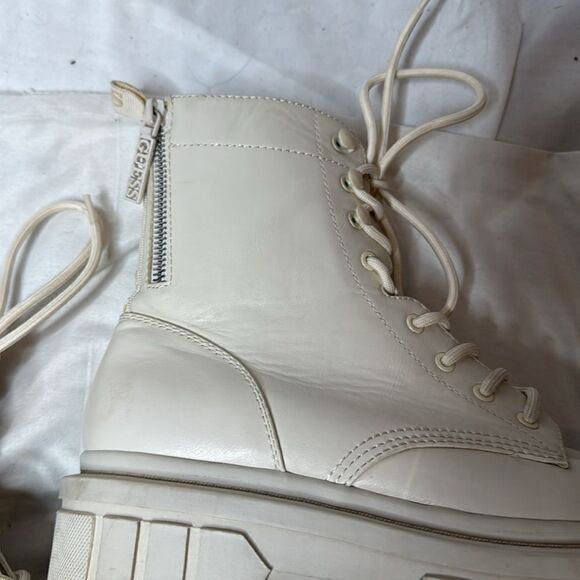 Guess Gwfornia Chunky Ivory Combat Boots. Size 9. - Picture 5 of 12